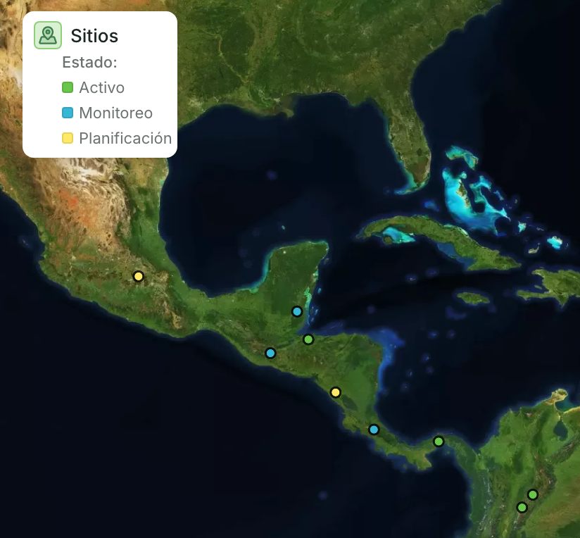 Sitios coloreados por Estado: la leyenda muestra Activo, Monitoreo y Planificación con sus colores, y cada punto del mapa toma el color de su estado